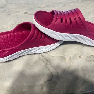 Hoka One One Women’s Recovery Slide Sandals in Fuchsia with White Sole